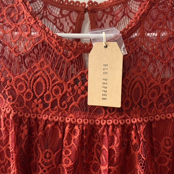 ModCloth Rustic red lace top - Picture 3 of 3